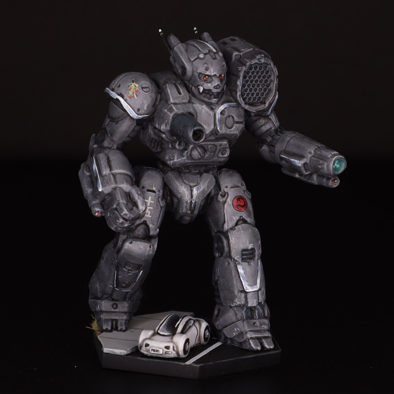 Akuma miniature painted grey with silver accents